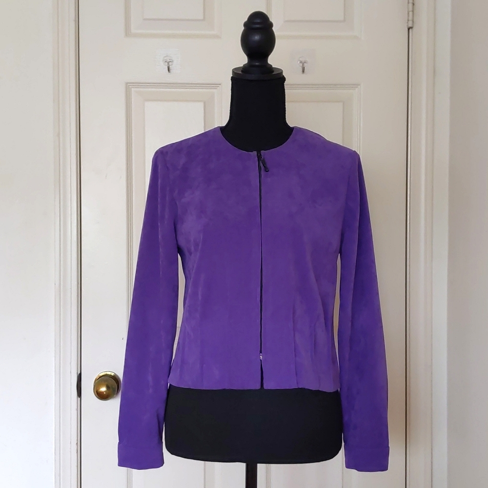 NWOT. Crop Blazer w/brushed fabric, full zip, waist line design, buttoned sleeve